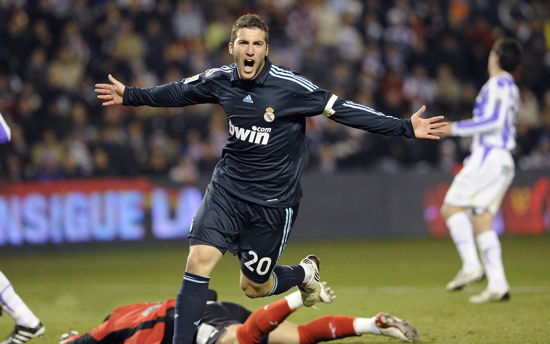 Kaiyun(中国)开云-法甲球场惊喜：神级远射彻底点燃氛围，法甲最新射手榜